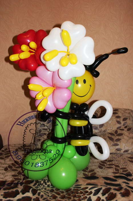 цветы с пчелой из шаров
