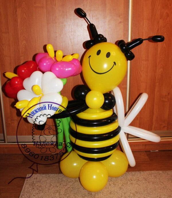 романтичная пчела из шаров